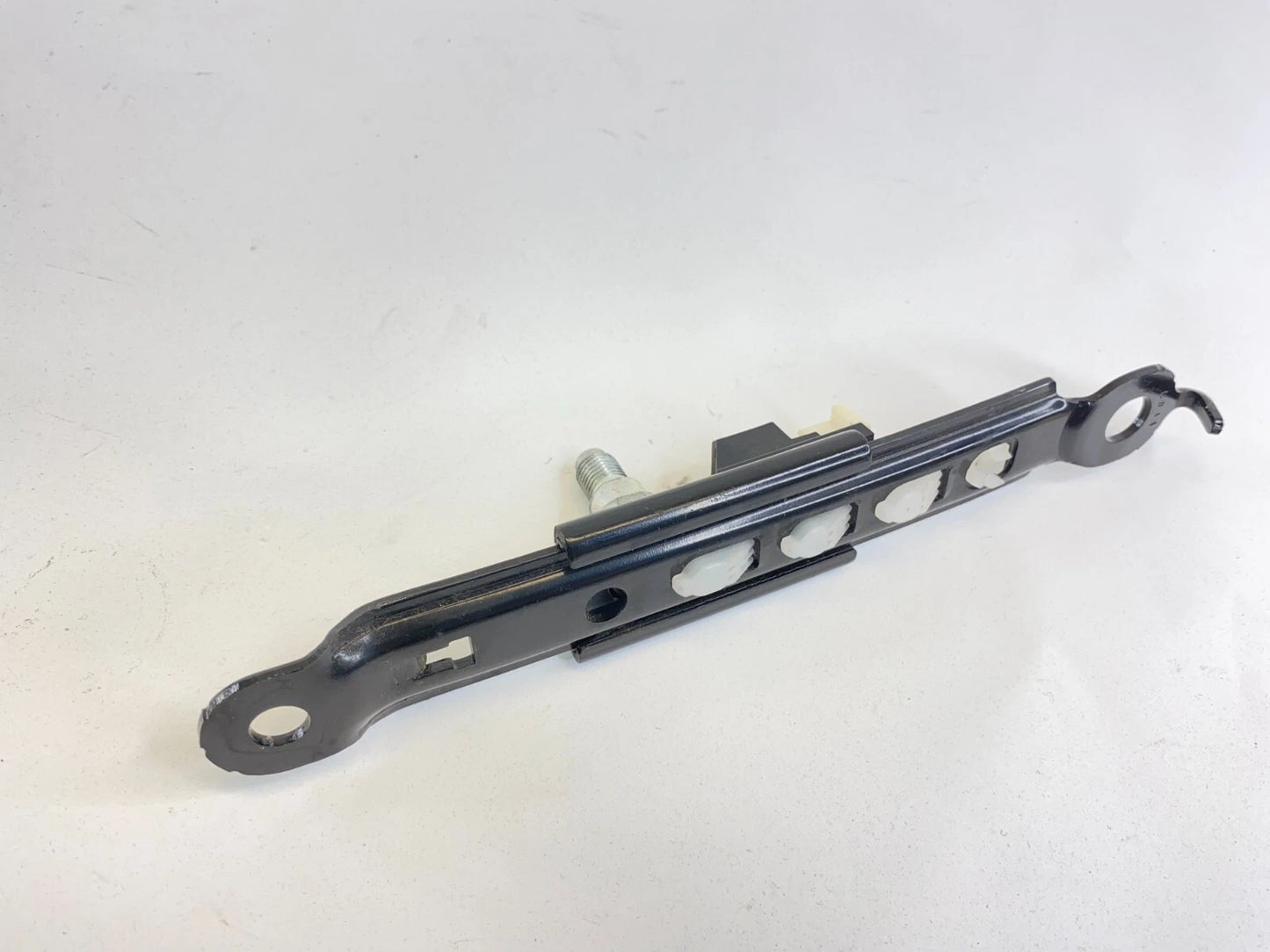 2009 2010 PONTIAC VIBE HATCHBACK FRONT SIDE SEAT BELT HEIGHT ADJUSTER OEM