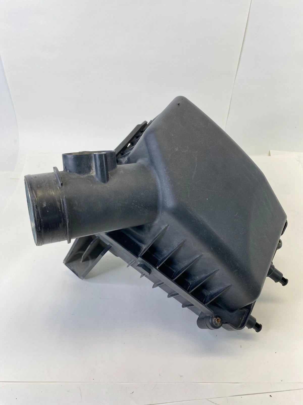 2012-2017 CHEVROLET SONIC AIR CLEANER FILTER BOX INTAKE HOUSING 95969687 OEM