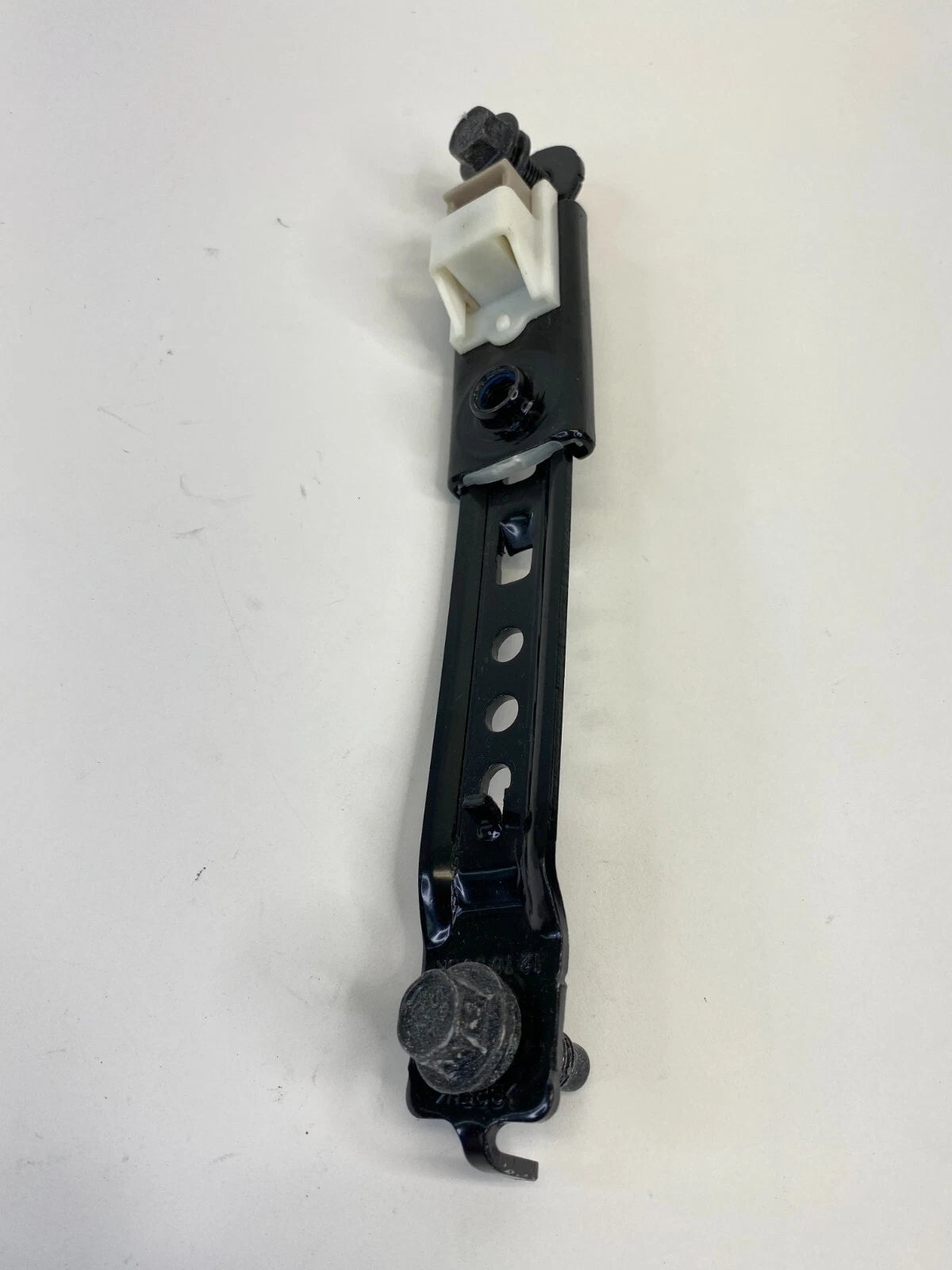 2012-2017 KIA RIO HATCHBACK FRONT LEFT DRIVER SEAT BELT HEIGHT ADJUSTER ASSEMBLY