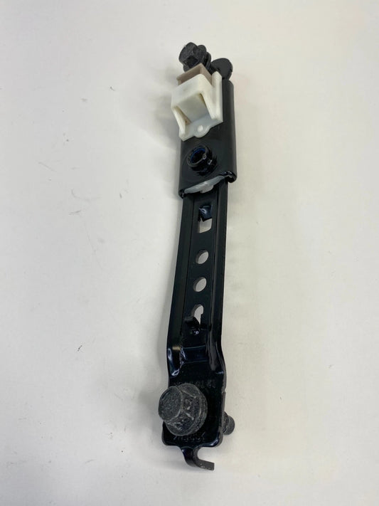 2012-2017 KIA RIO HATCHBACK FRONT LEFT DRIVER SEAT BELT HEIGHT ADJUSTER ASSEMBLY
