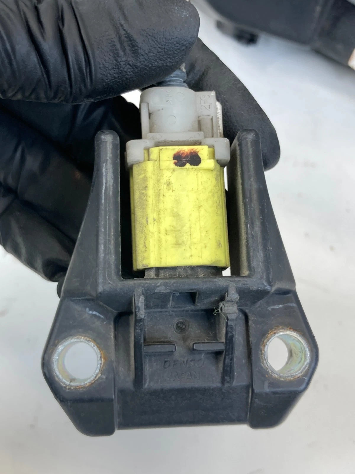 2007-2011 LEXUS GS350 GS460 ENGINE FUSE RELAY JUNCTION BLOCK BOX 82111-30V50 OEM