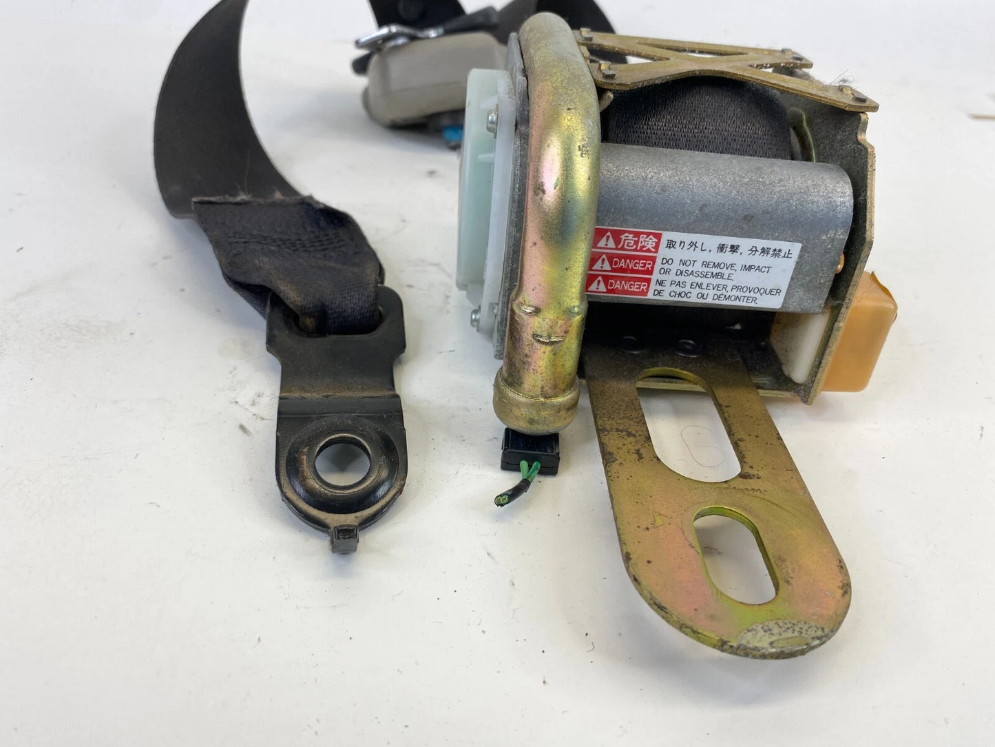 2005 2006 Dodge Magnum Front Left Driver Seat Belt Retractor P0UX531DVAD OEM