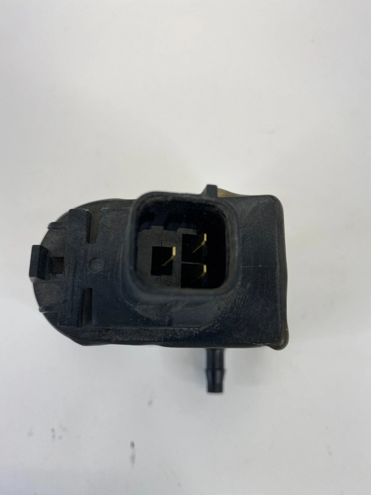 2006-2011 HYUNDAI ACCENT WINDSHIELD WIPER WASHER FLUID PUMP 98510-2J000 OEM