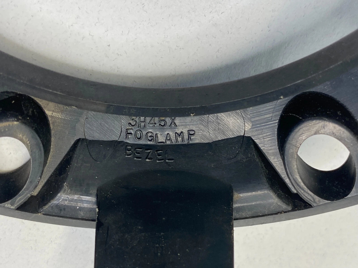 2007-2009 MITSUBISHI OUTLANDER SUV FRONT BUMPER FOG LIGHT LAMP BEZEL 6400A599