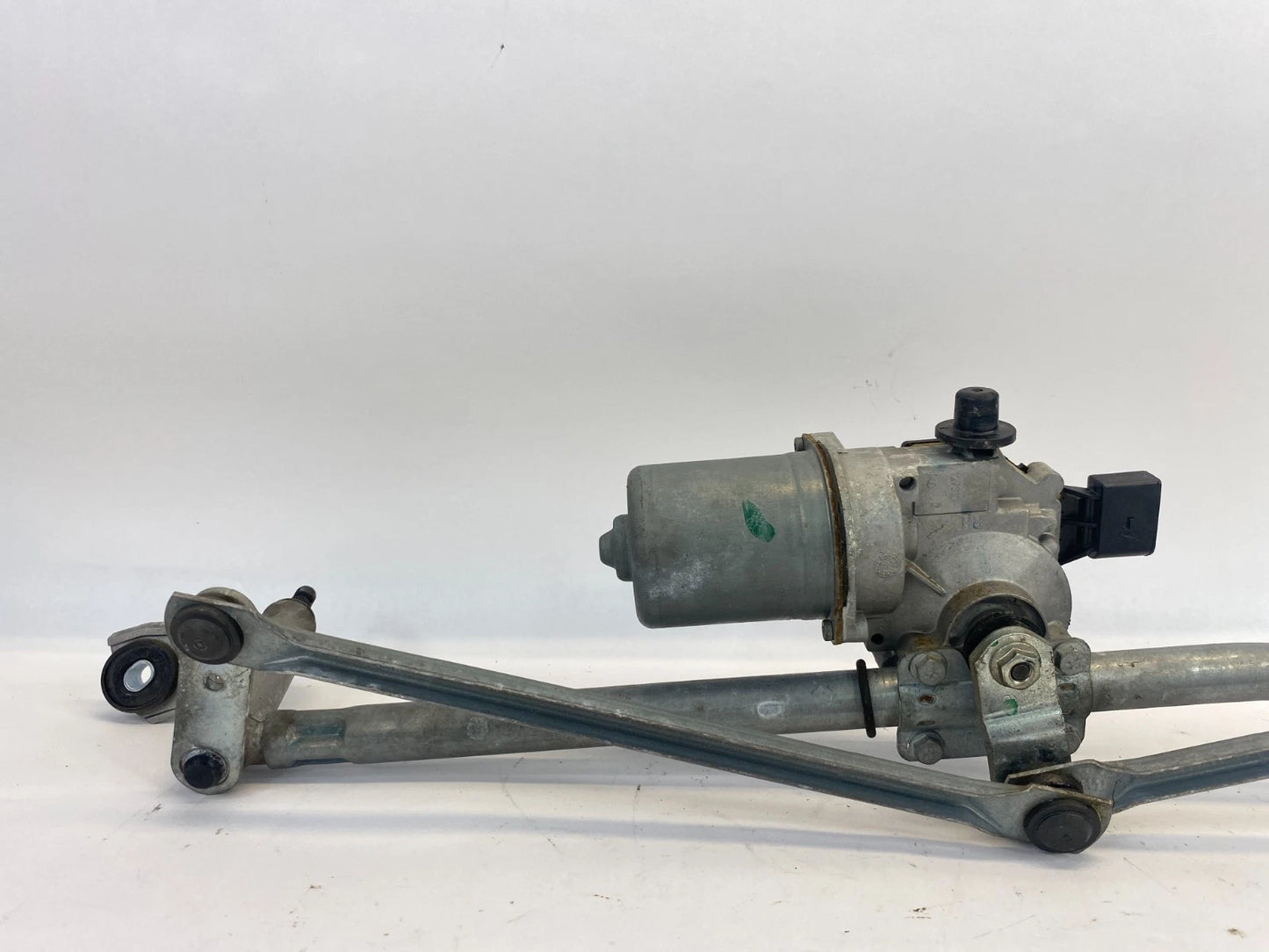 2009 10 11 2012 CHEVROLET TRAVERSE FRONT WINDSHIELD WIPER MOTOR W/ LINKAGE OEM