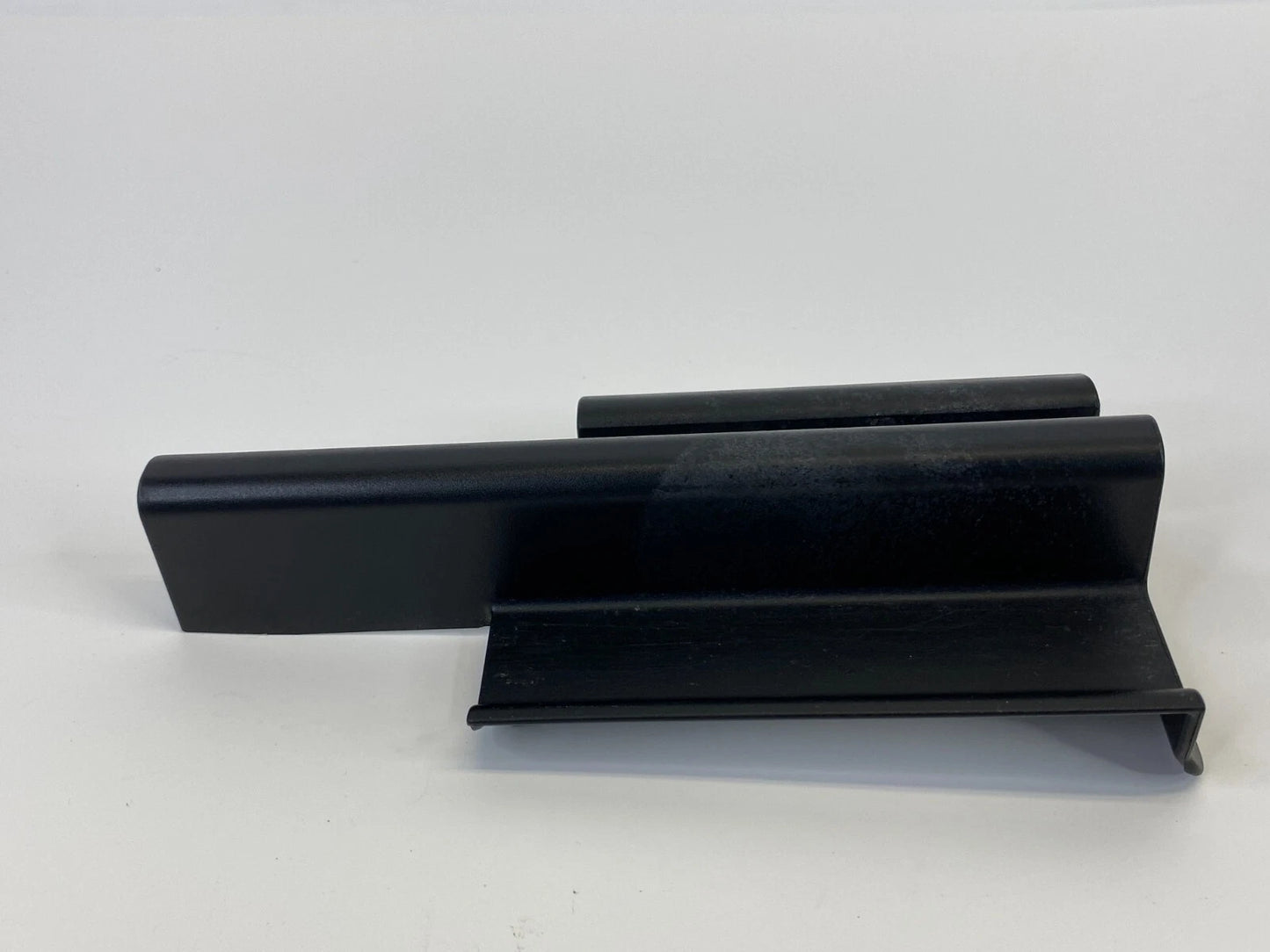 09 10 BMW 535I XDRIVE FRONT RIGHT FR RH SIDE SEAT RAIL COVER TRIM CAP 60829010