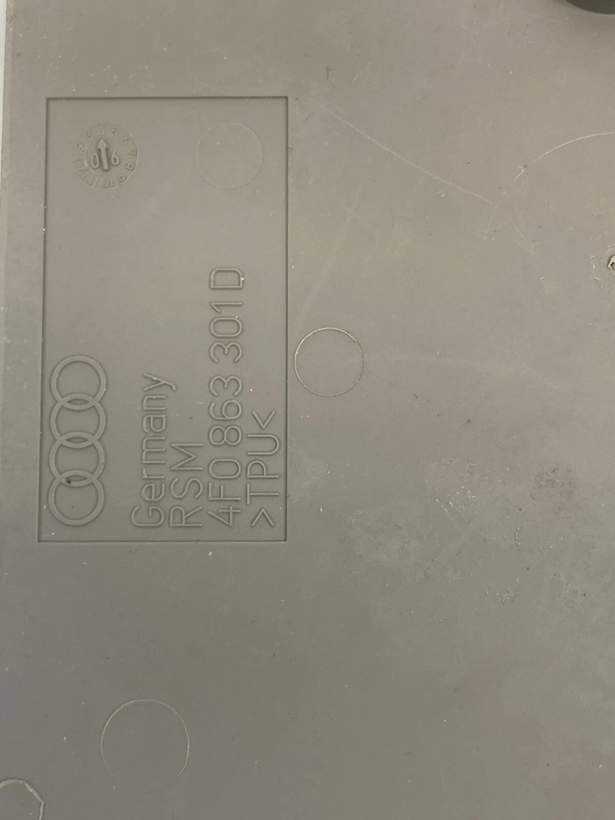 2006-2010 AUDI A6 REAR CENTER CONSOLE RUBBER MAT INSERT 4F0-863-301-D OEM