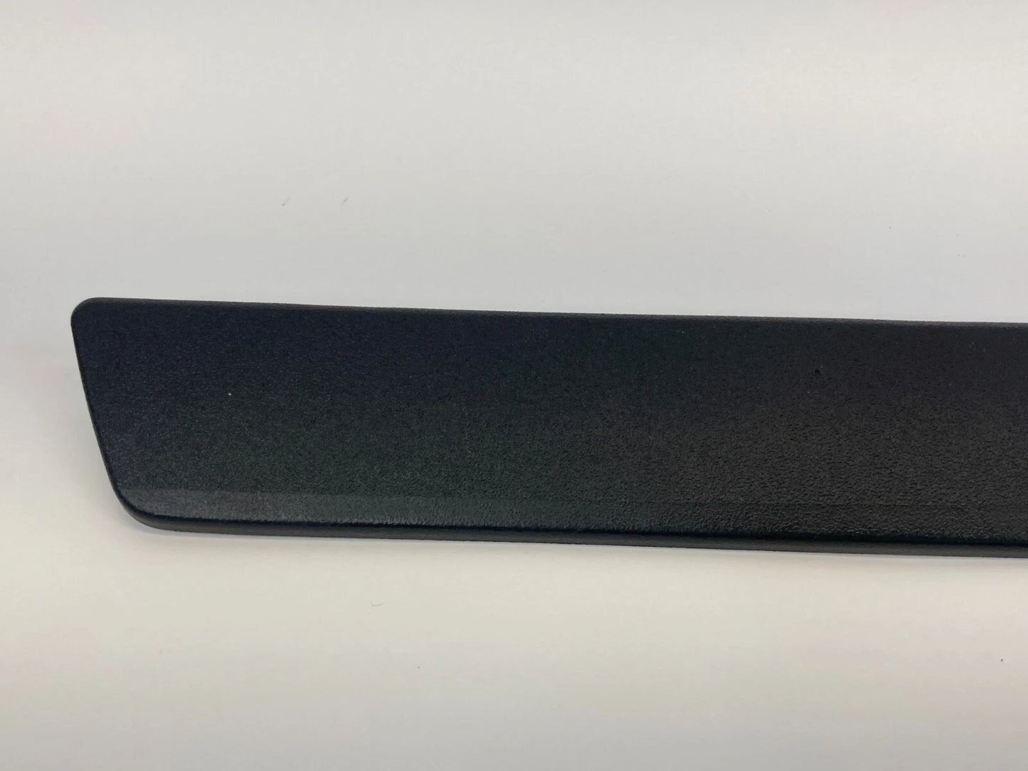 10-15 TOYOTA PRIUS FRONT RIGHT PASSENGER DOOR SCUFF PLATE STEP TRIM 67911-47030