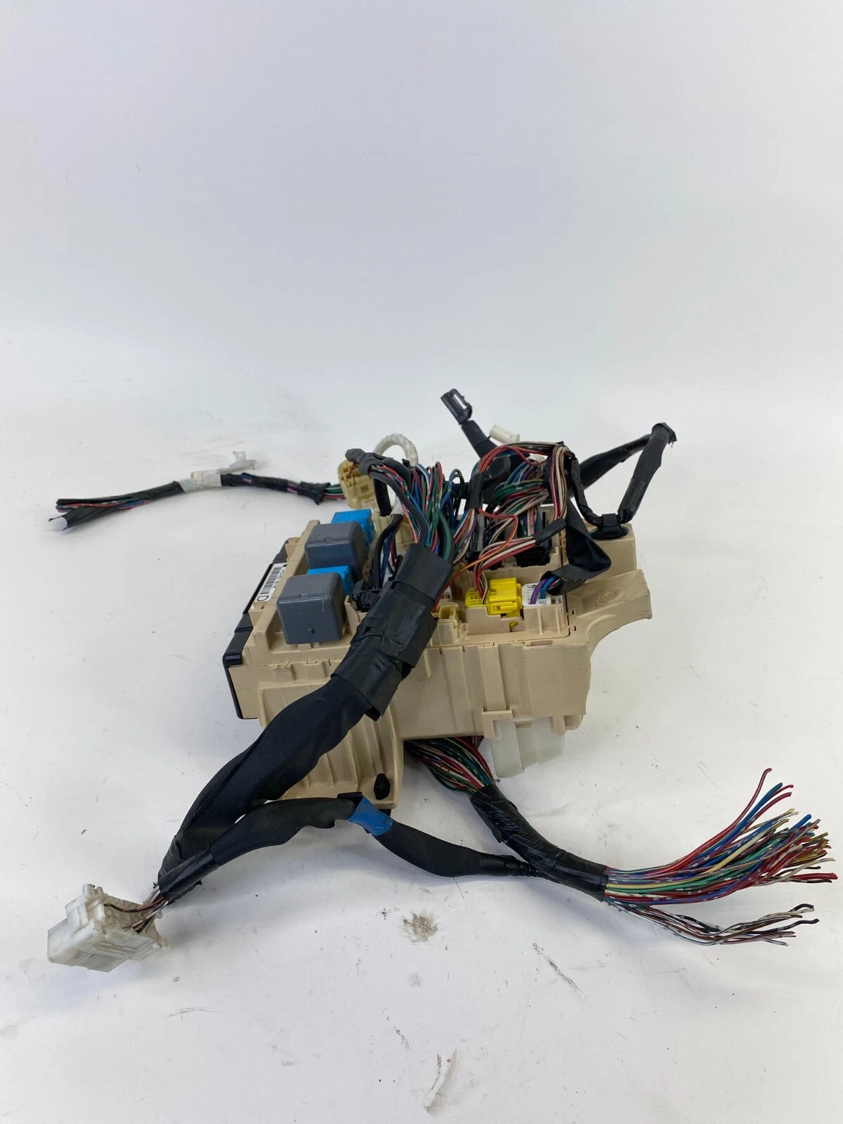 04-06 TOYOTA SOLARA COUPE 2.4L AT INTERIOR CABIN UNDER DASH FUSE RELAY BOX OEM
