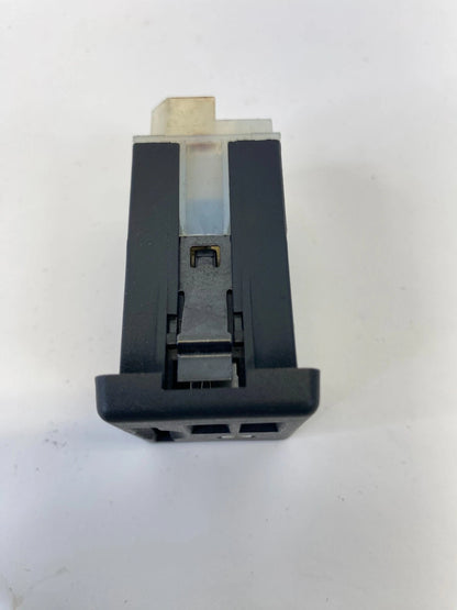 13-16 CADILLAC ATS CTS CENTER CONSOLE DUAL USB AUX SD CARD PORT ASSY 1358121 OEM