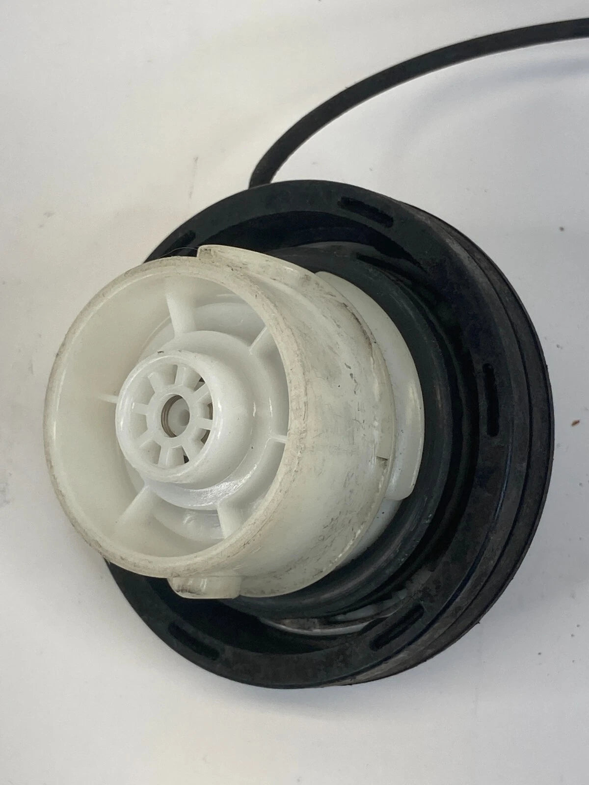2006 2007 06 07 INFINITI M35 3.5L 24V FUEL FILLER GAS TANK CAP LID COVER OEM