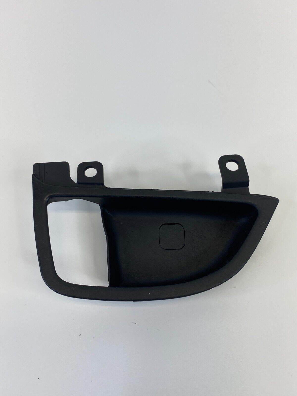 11-16 Hyundai Elantra Front Left Driver Side Inner Door Handle Bezel 82611-MD000