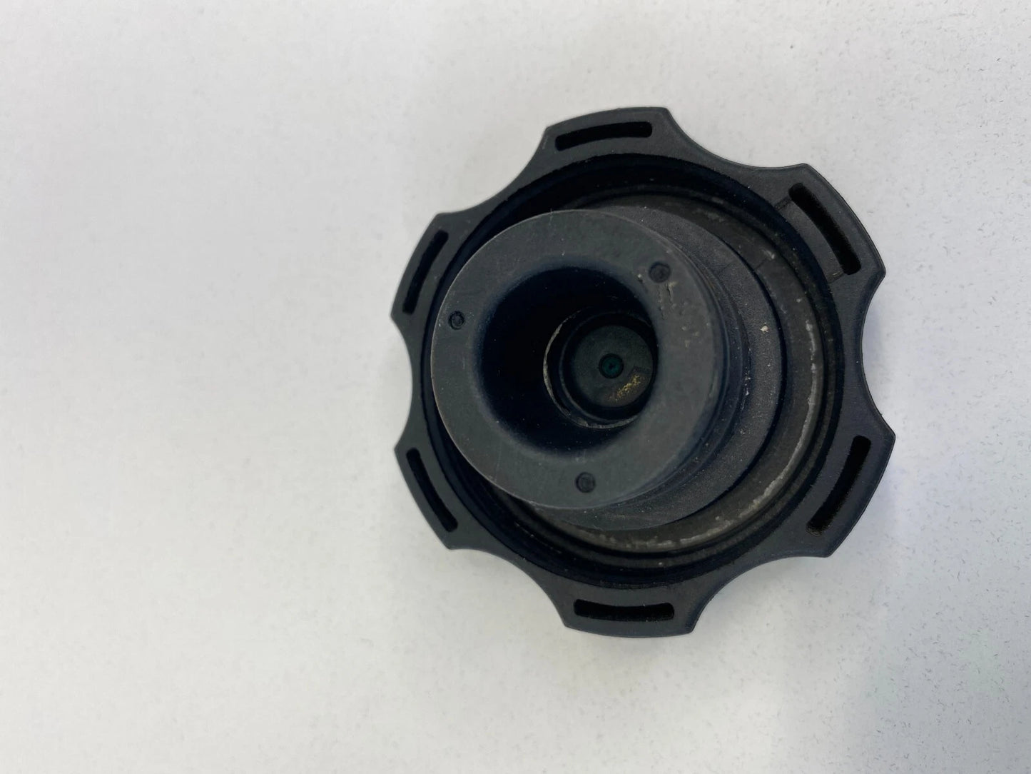 2006-2009 PONTIAC TORRENT ENGINE RADIATOR COOLANT FLUID RECOVERY CAP COVER