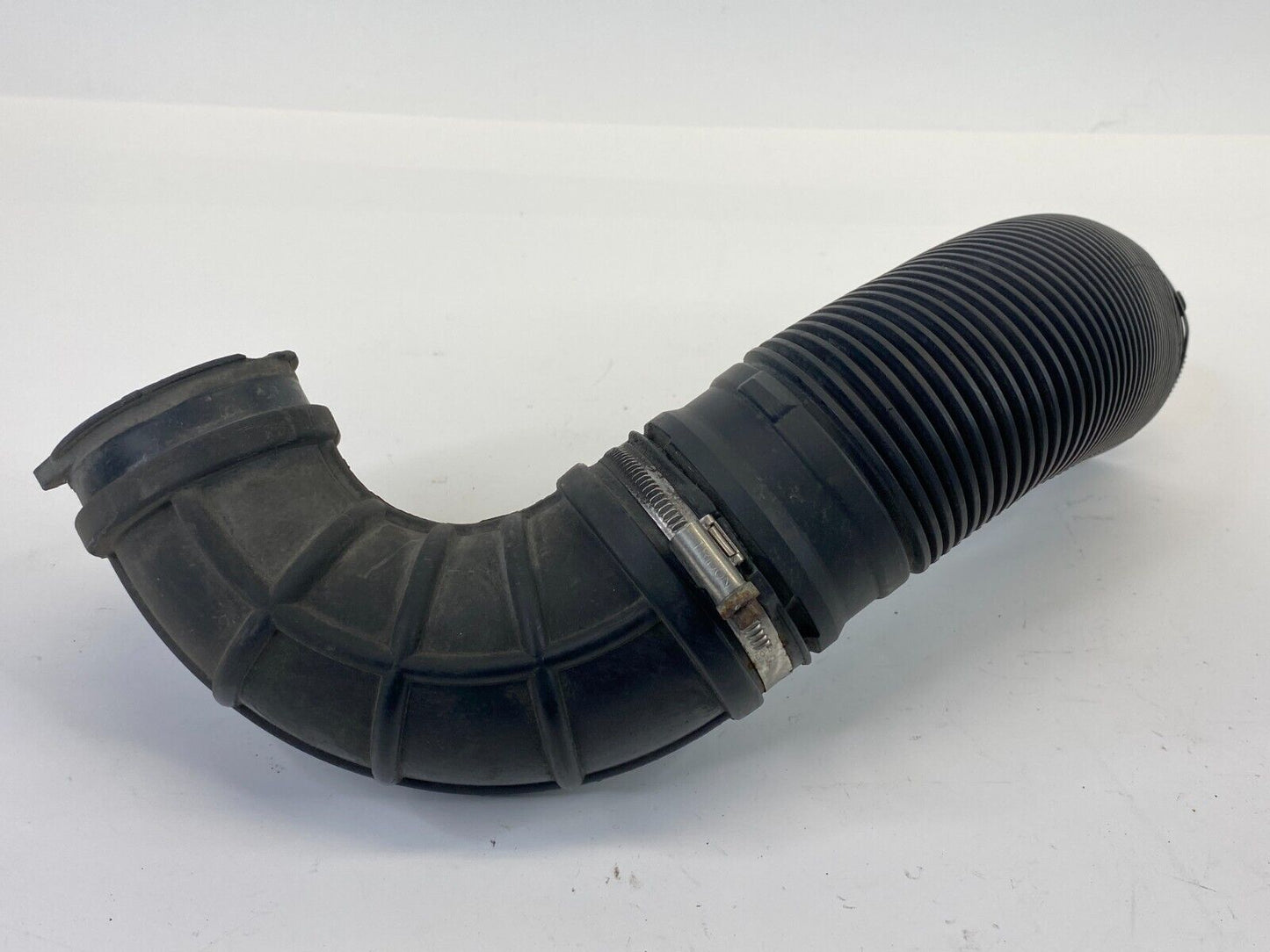 2011-2016 Chevrolet Cruze 1.4L A/T Air Intake Cleaner Hose Duct 13265786 OEM