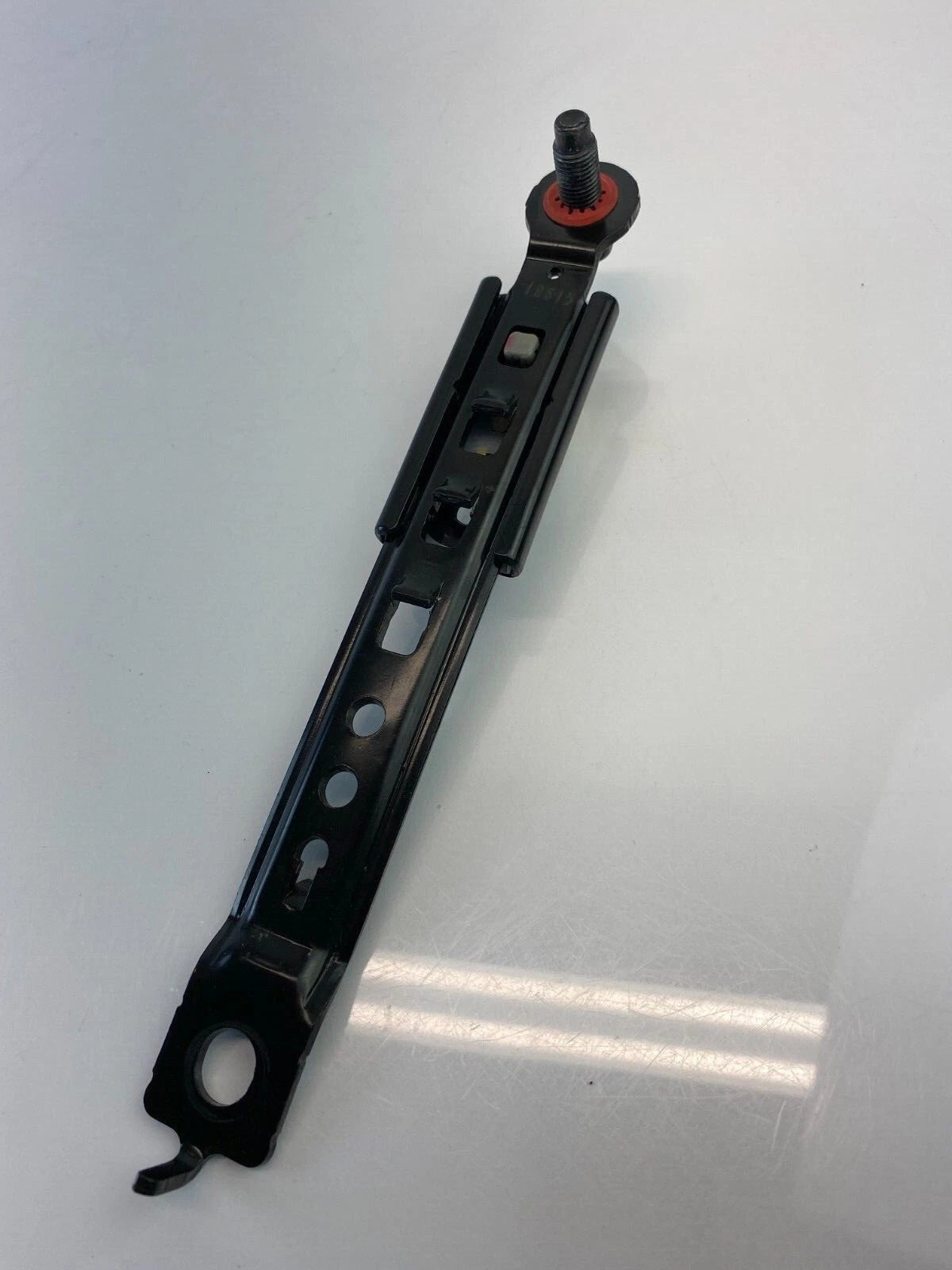 2011-2016 HYUNDAI ELANTRA FRONT SEAT BELT HEIGHT ADJUSTER BRACKET 130502BK OEM