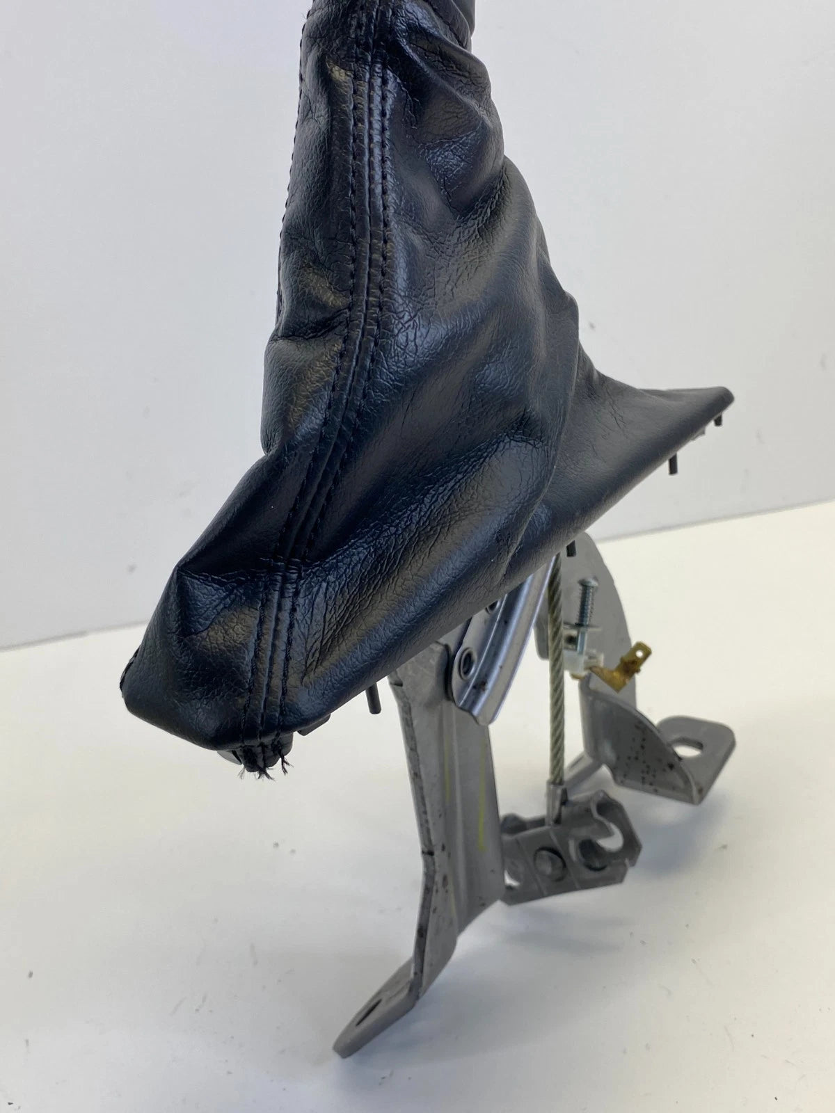 2010-2013 SUZUKI KIZASHI EMERGENCY PARKING BRAKE HANDLE LEVER BOOT MECHANISM OEM