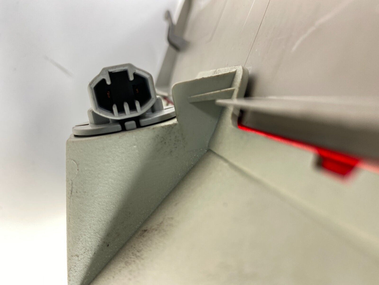 2002 2003 Lexus ES300 2004-2006 ES330 Rear Third Brake Stop Light Lamp 128B77458