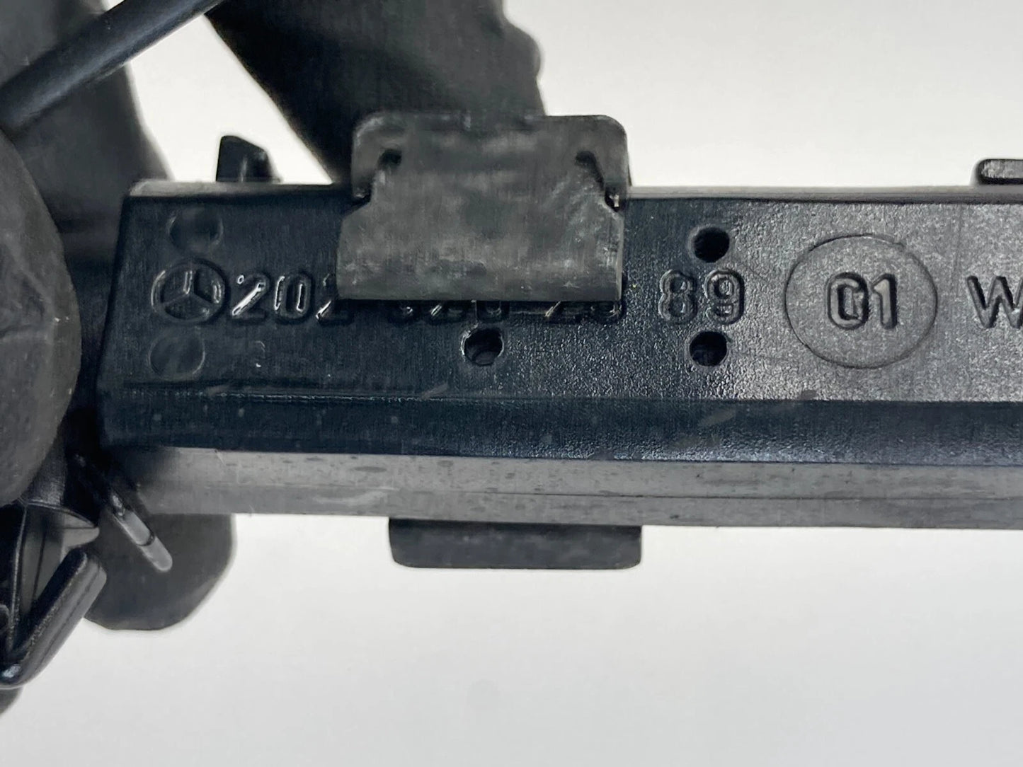 98-03 MERCEDES-BENZ ML 320 ANTENNA TRAP NOISE FILTER CIRCUIT SIGNAL 2028202389