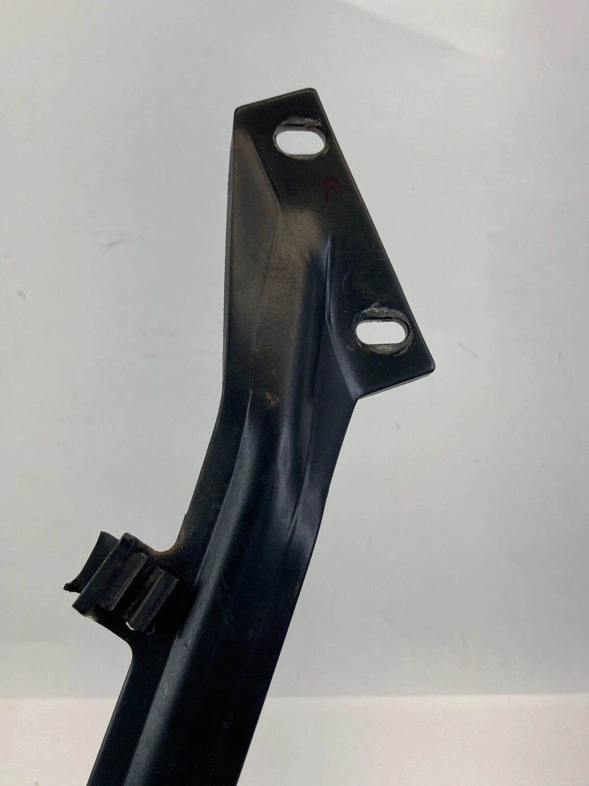 2005 2006 2007 BUICK TERRAZA REAR RIGHT SLIDING DOOR UPPER ROLLER BRACKET OEM