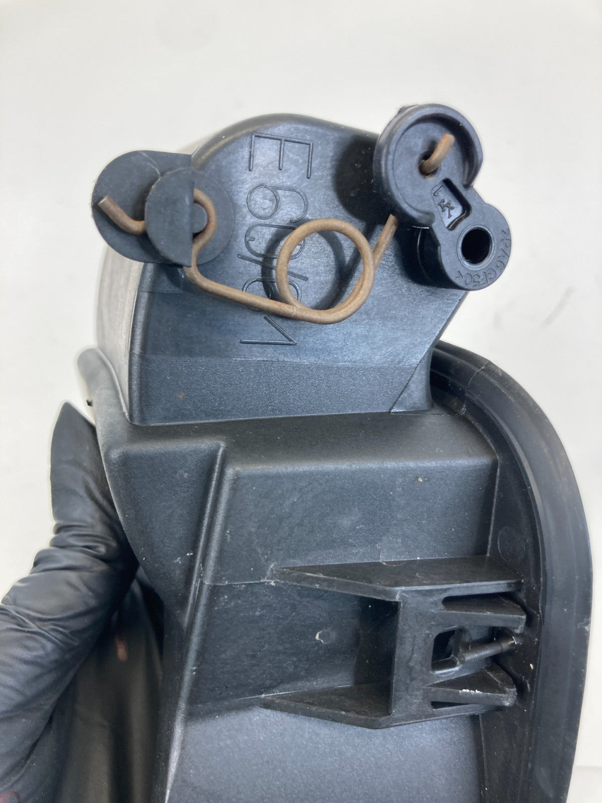 2004 2005 2006 2007 BMW 525i Fuel Filler Door Gas Tank Lid Cover 7183712 OEM