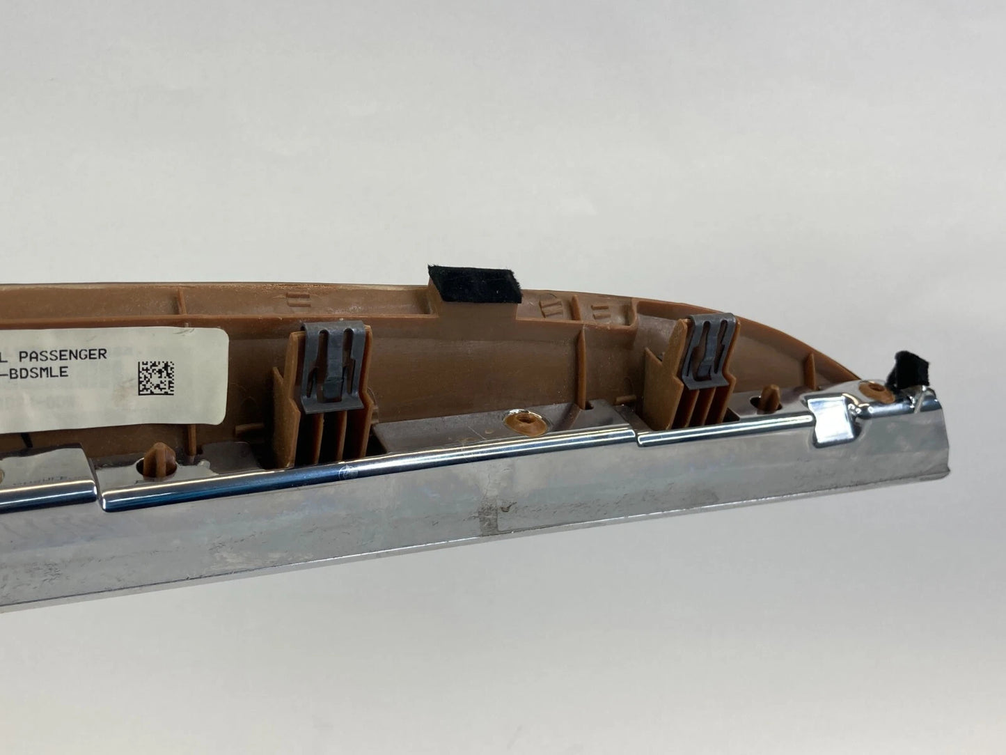 2010-2012 LINCOLN MKT FRONT RIGHT PASSENGER DASH OUTER MOLDING TRIM OEM