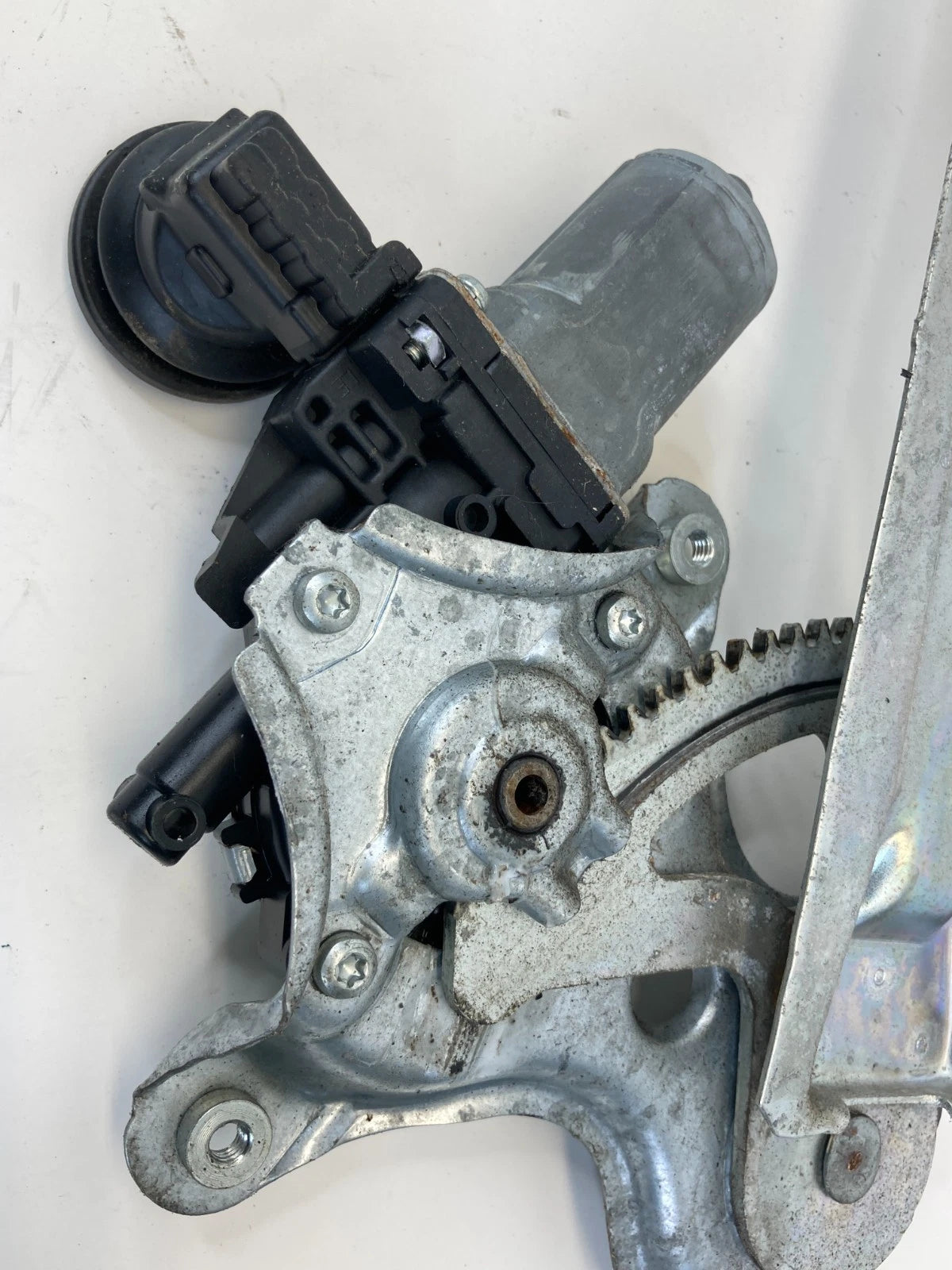 2007-2009 LEXUS RX350 REAR LEFT DOOR WINDOW REGULATOR MOTOR 85720-AE020 OEM