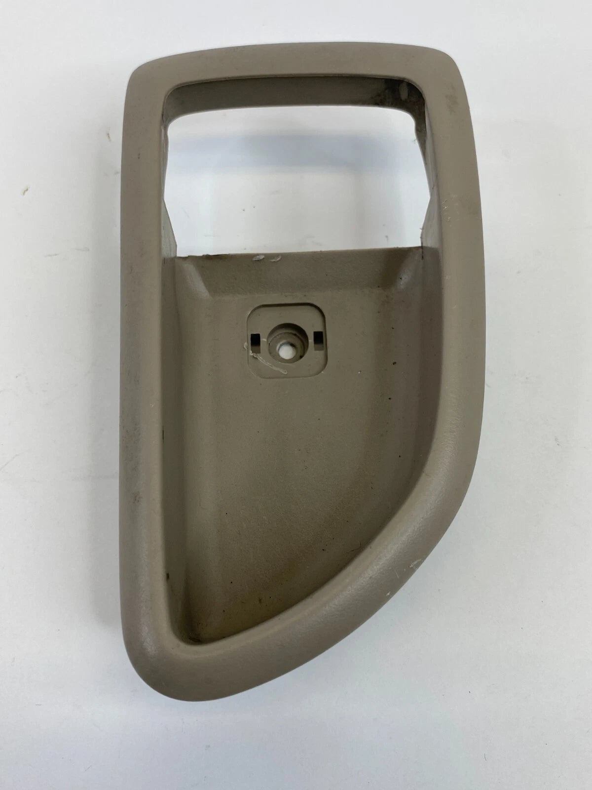 2003-2009 KIA SORENTO FRONT RIGHT SIDE INNER DOOR HANDLE BEZEL TRIM 82622-3E000