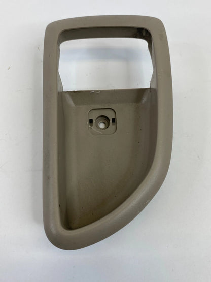 2003-2009 KIA SORENTO FRONT RIGHT SIDE INNER DOOR HANDLE BEZEL TRIM 82622-3E000