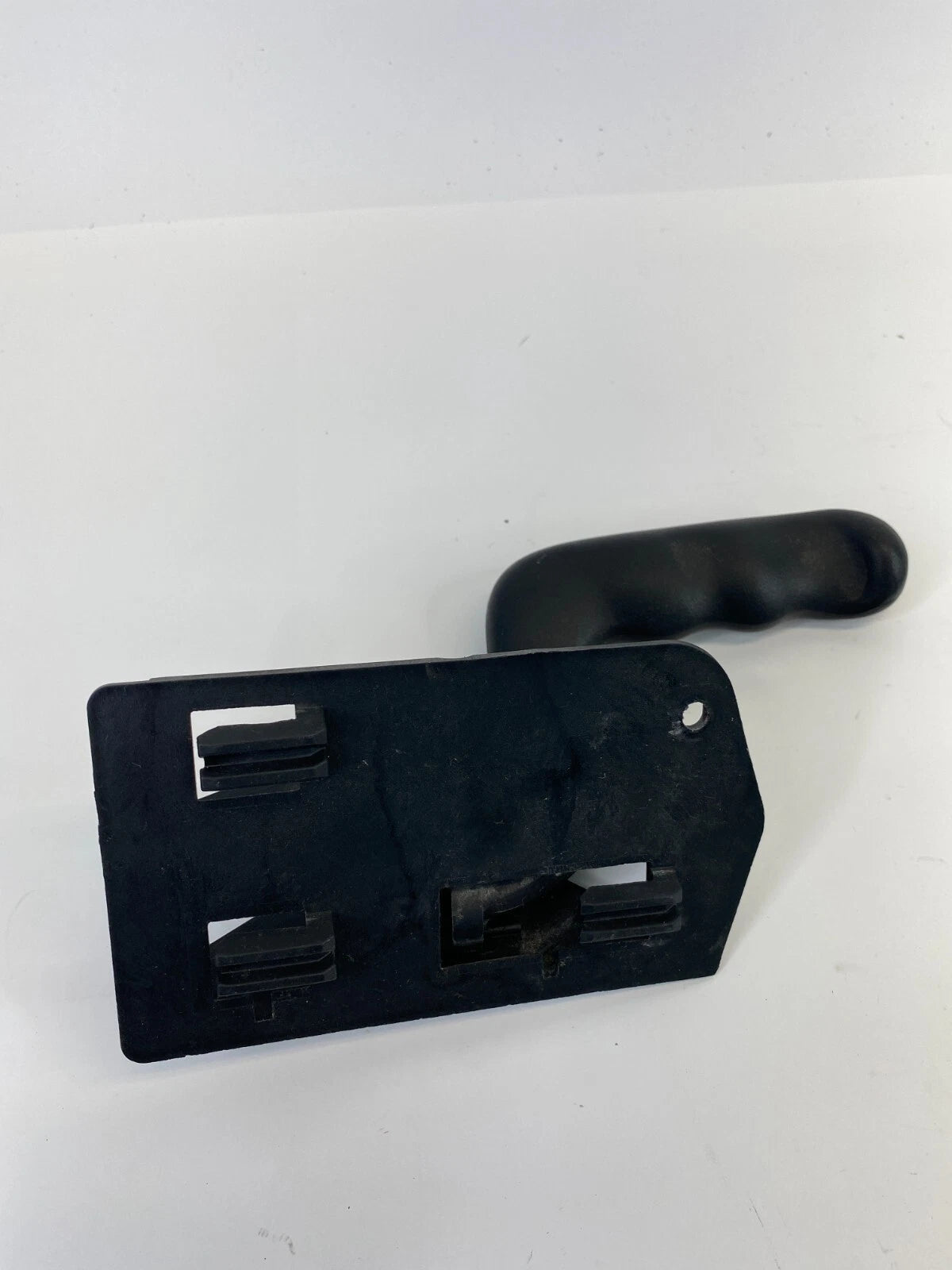 2003-2006 CHEVROLET AVALANCHE SUV 4DR RIGHT PASSENGER DOOR INNER HANDLE 15186043