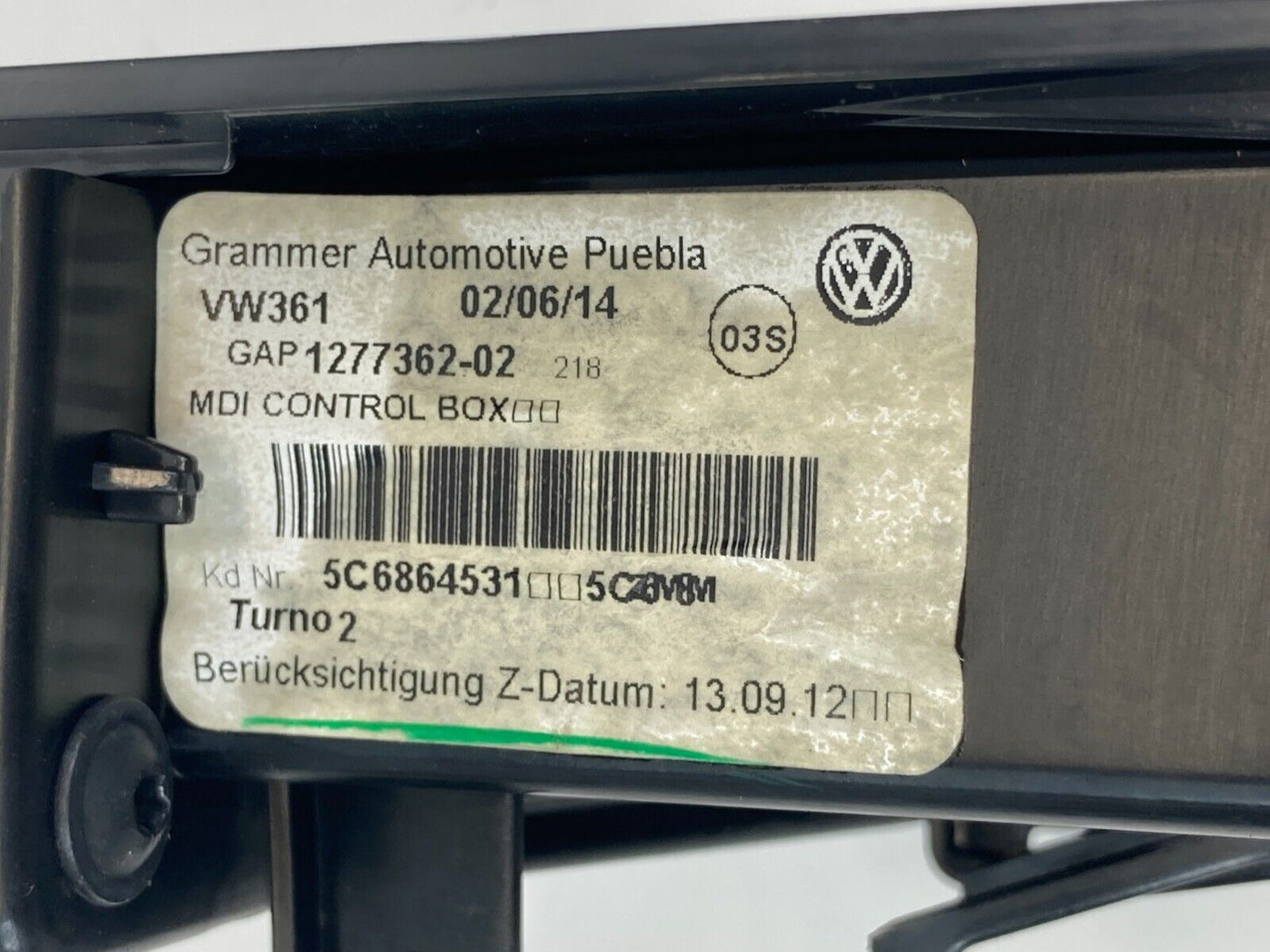 14 Volkswagen Jetta Sdan I-Phone Charge Audio Interface Box 5C6864537 5C6864531