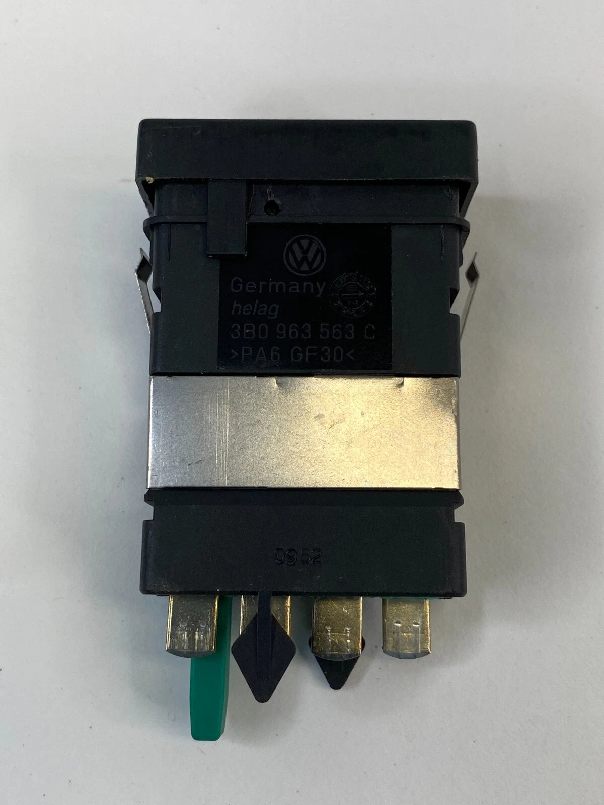 1998-2010 VOLKSWAGEN PASSAT FRONT LEFT SEAT HEATING HEAT SWITCH 3B0963563C OEM