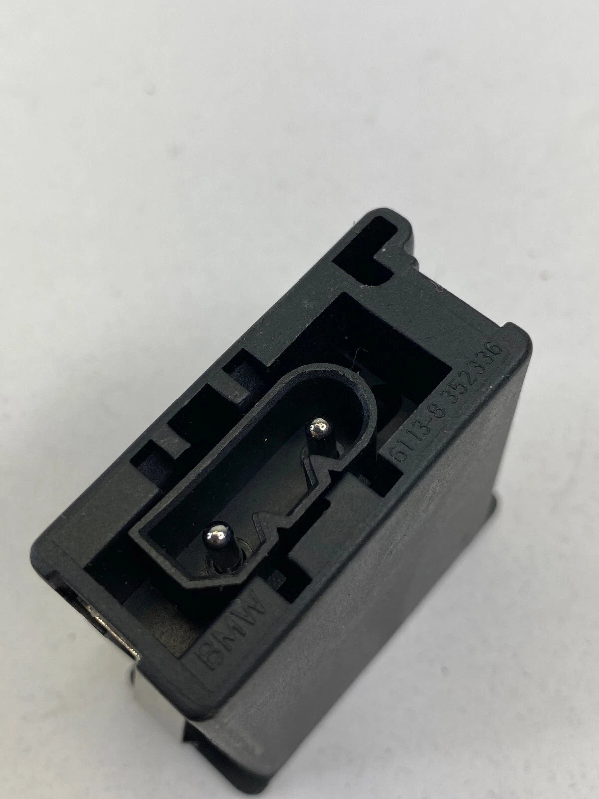 2004 2005 2006 BMW X3 GLOVE BOX FLASHLIGHT CHARGER PORT SOCKET 61138352336 OEM