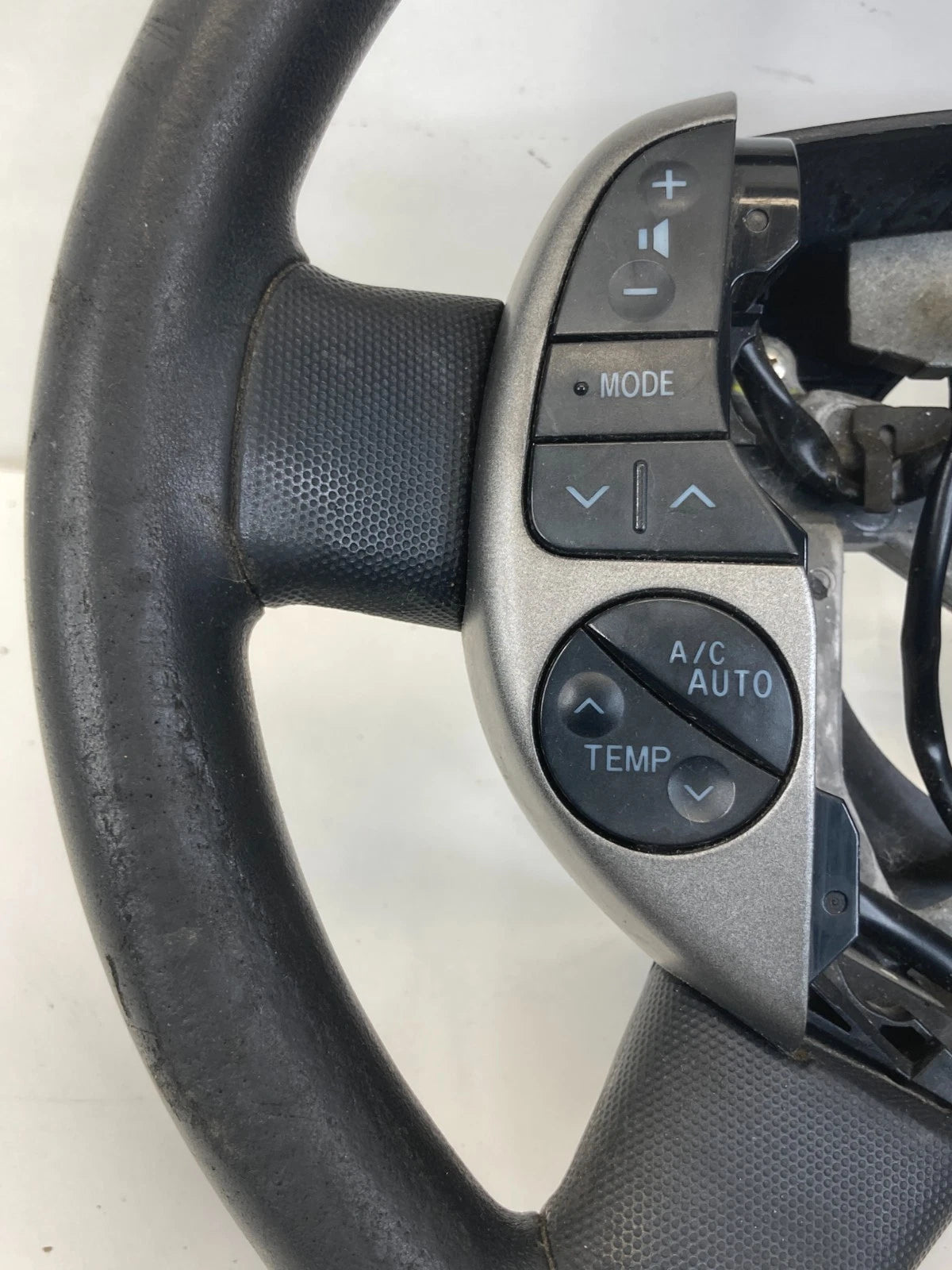 2006-2009 TOYOTA PRIUS TOURING BLACK STEERING WHEEL W/ MULTIFUNCTION BUTTONS OEM
