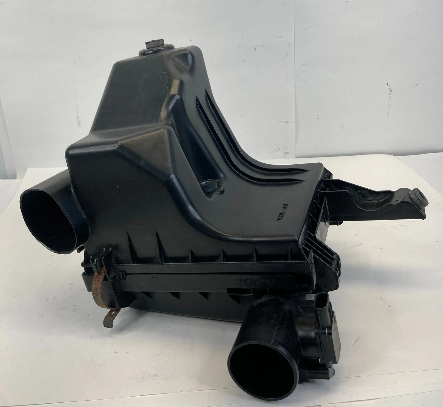 2010-2015 TOYOTA PRIUS AIR CLEANER INTAKE BOX FILTER HOUSING 17812-37030 OEM