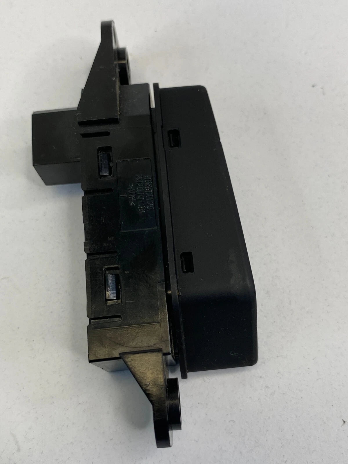 12-18 CHEVROLET SONIC SEDAN DASH PANEL PASSENGER INFO HAZARD CONTROL SWITCH OEM