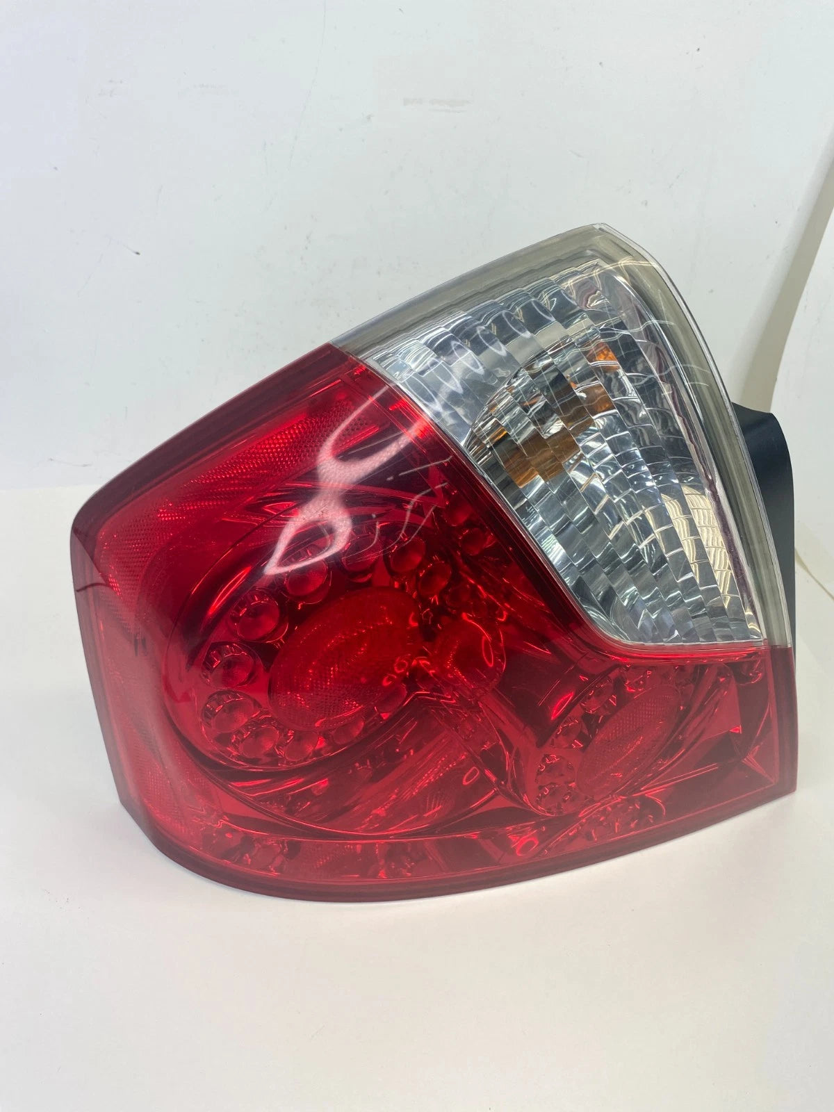 2006 2007 INFINITI M35 REAR LEFT DRIVER OUTER TAILLIGHT TAIL LAMP 220-63788