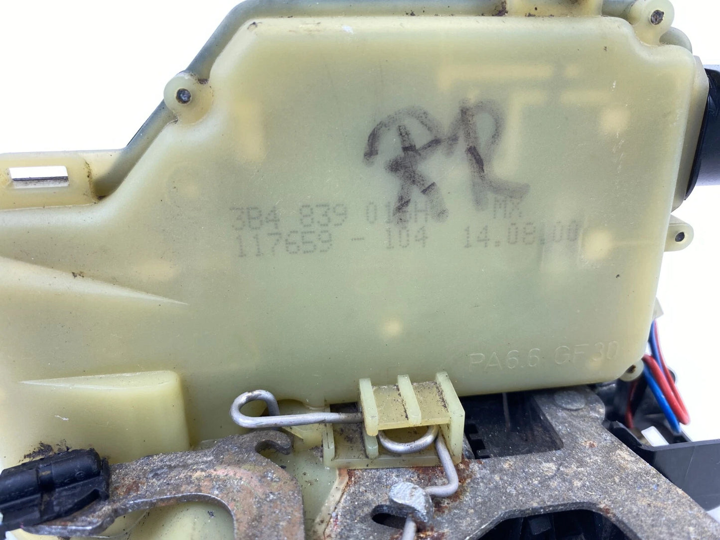 2001-2005 VOLKSWAGEN JETTA REAR RIGHT SIDE DOOR LOCK LATCH RELASE ACTUATOR ASSY