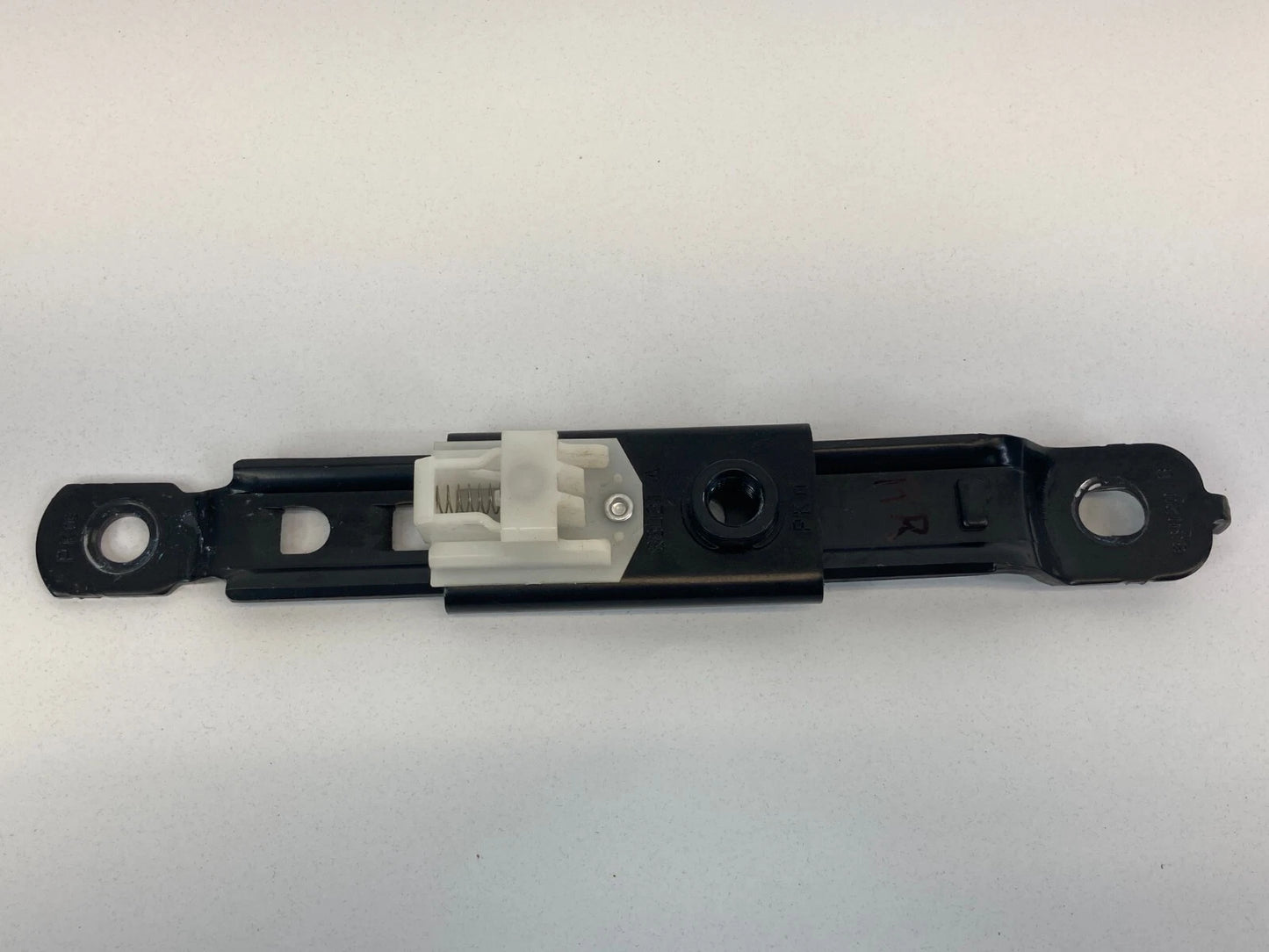 2007-2013 MITSUBISHI OUTLANDER FRONT RIGHT PASSENGER SEAT BELT HEIGHT ADJUSTER