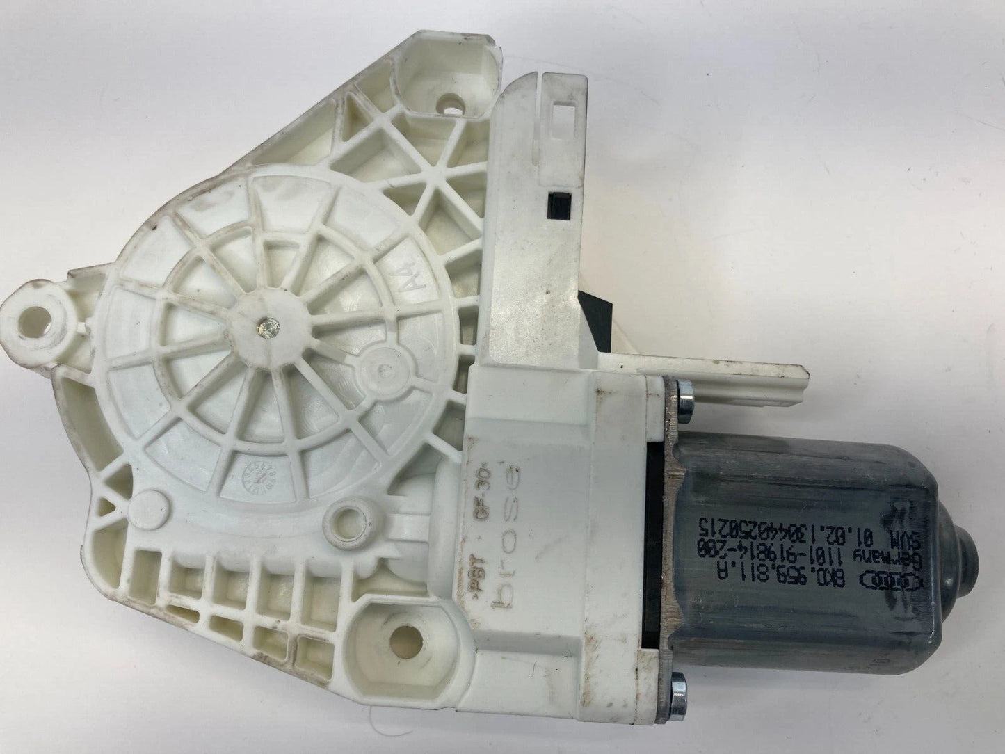 2009-2016 AUDI A4 QUATTRO REAR LEFT SIDE DOOR POWER WINDOW MOTOR 8K0-959-811-A