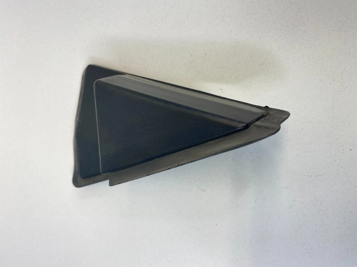 2011 NISSAN VERSA SEDAN REAR LEFT DRIVER EXTERIOR OUTER CORNER MOLDING COVER