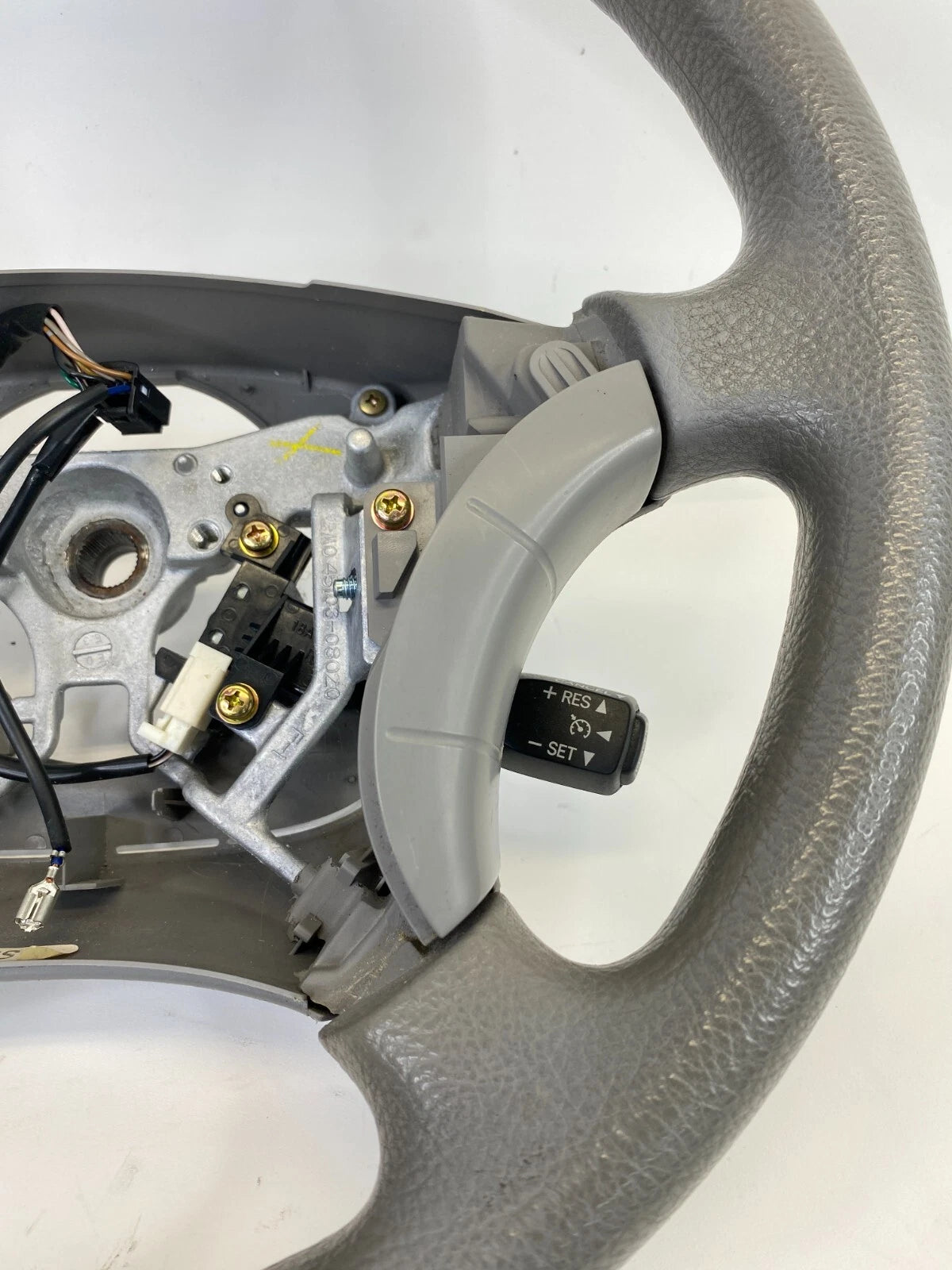 2004-2006 TOYOTA SIENNA STEERING WHEEL W/ AUDIO & CRUISE CONTROL SWITCHES OEM