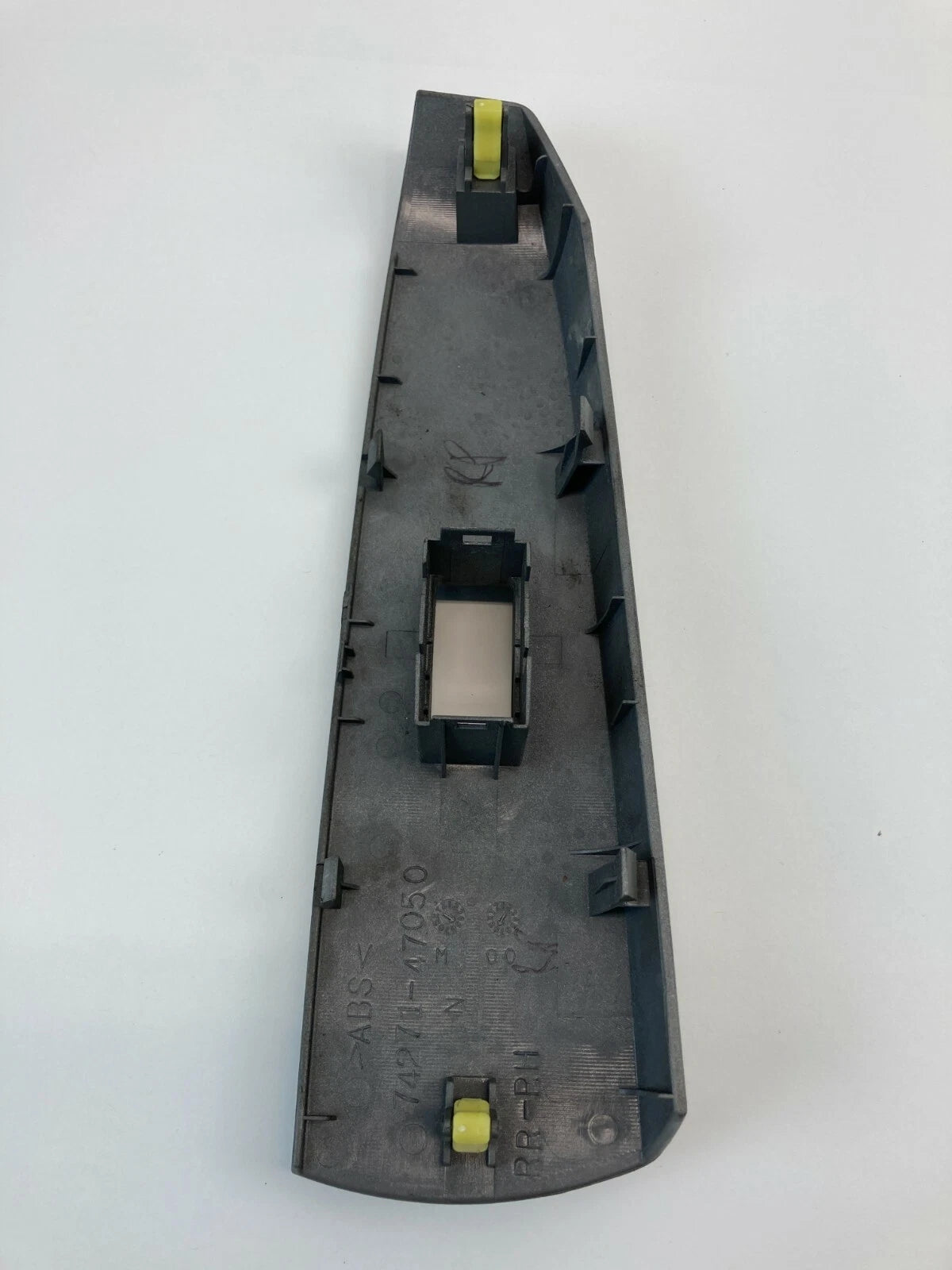 04-09 TOYOTA PRIUS REAR RIGHT DOOR WINDOW CONTROL SWITCH COVER BEZEL 74271-47050