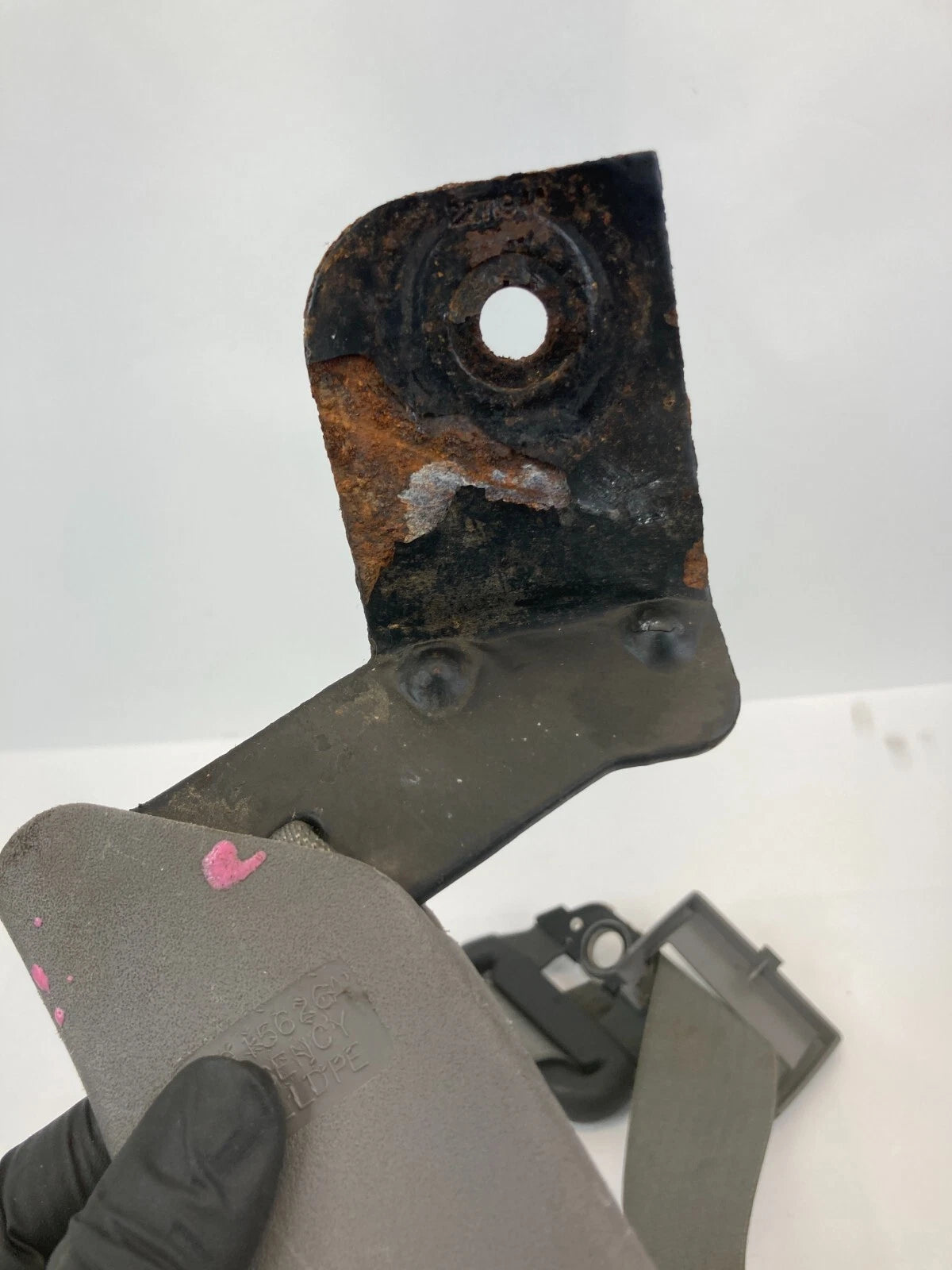 2001-2005 PONTIAC AZTEK FRONT RIGHT SIDE SEAT BELT PRE TENSIONER RETRACTOR OEM