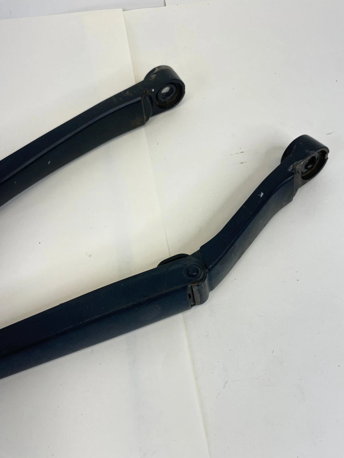 2012-2019 Nissan Versa SEDAN Front Right & Light Windshield Wiper Arm Pair OEM