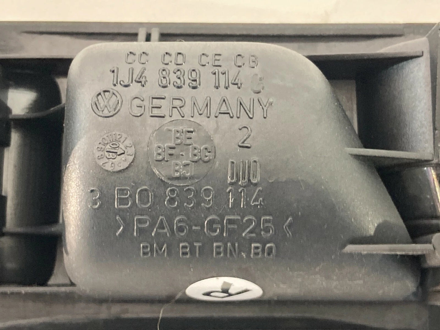 01-05 VOLKSWAGEN PASSAT REAR RIGHT INTERIOR DOOR HANDLE W/ TWEETER & SWITCH OEM