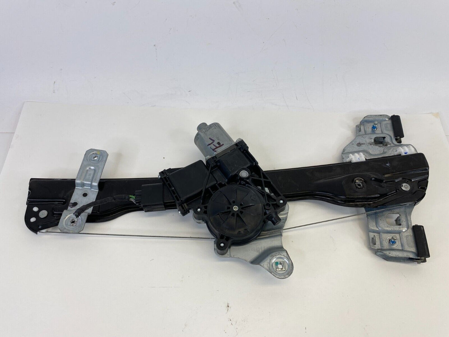 13-18 Chevrolet Sonic Front Left Door Power Window Regulator w/ Motor 98820-J302