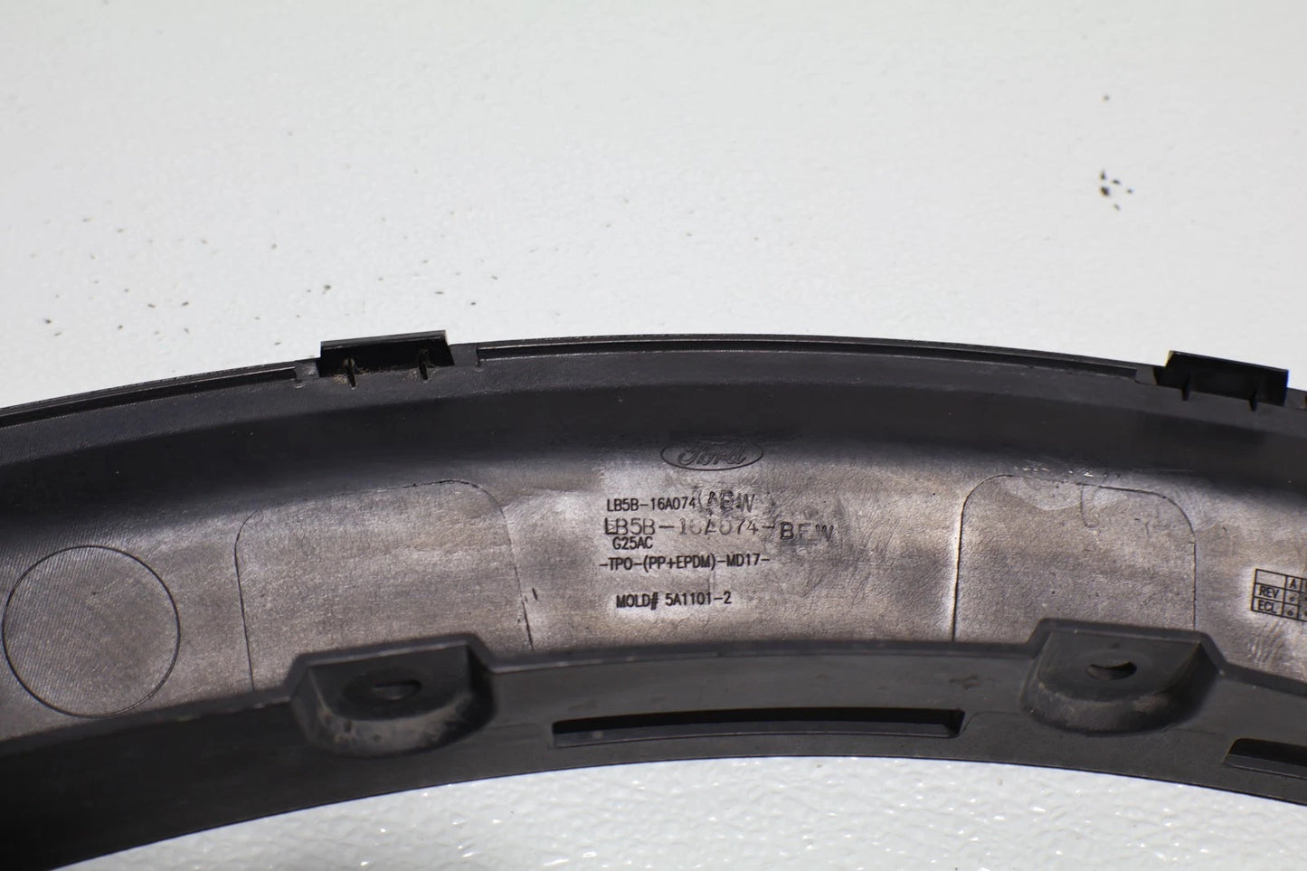 2020-2024 FORD EXPLORER FRONT RIGHT FENDER FLARE ARCH COVER MOLDING LB5B-16A074
