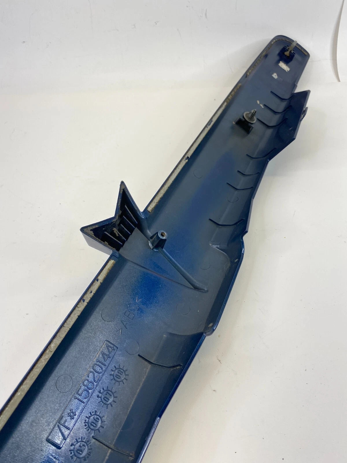 2008 PONTIAC TORRENT REAR TRUNK MOLDING GARNISH EMBLEM HANDLE 15820144 OEM