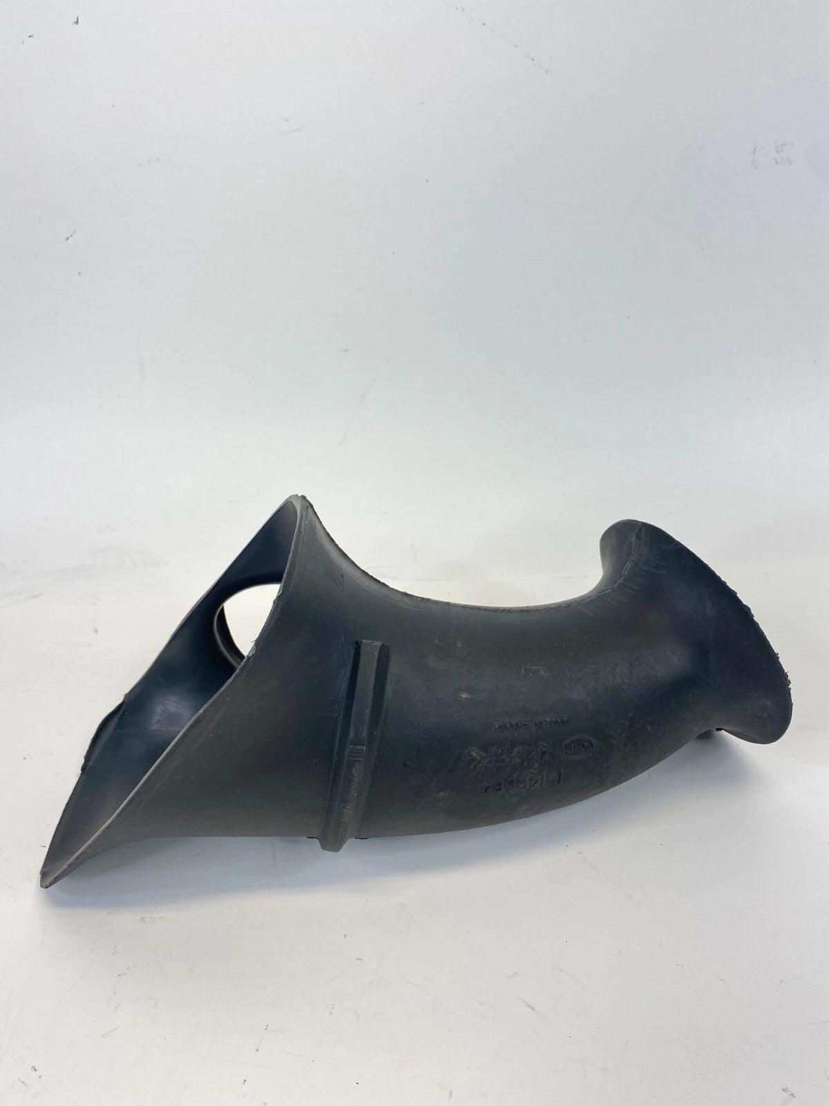 2002-2006 GMC Envoy XL Air Intake Hose Duct Outlet Tube Pipe 15149664 OEM