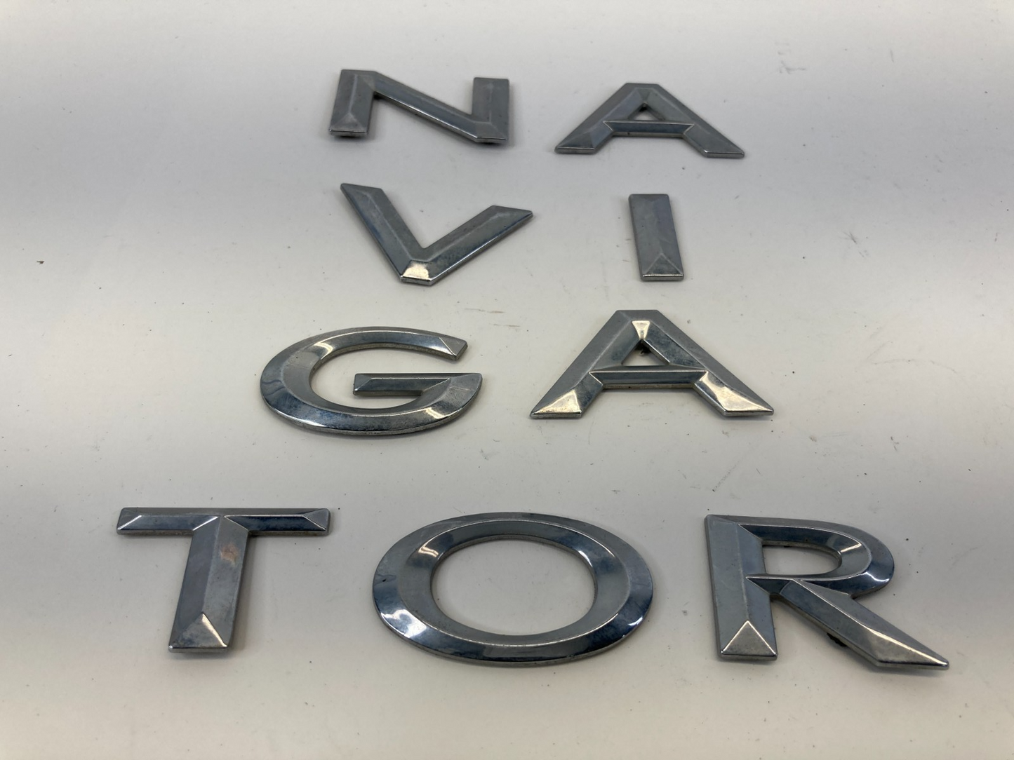 2003-2006 Lincoln Navigator Fender Side Nameplate Emblem Badge Logo Chrome